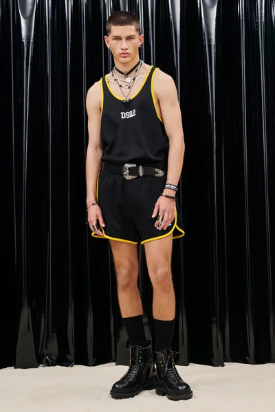 Look 16